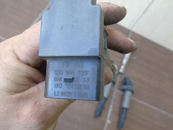 Bobina de ignição Skoda OE 03D905115F image 2