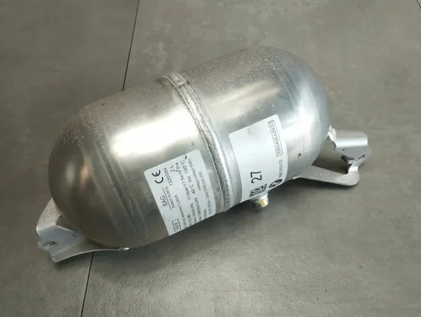 Réservoir de pression BMW 7 G11 750i OEM 6861933 image 2