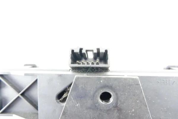 Serrure de coffre Ford C-MAX 2003-2006 OEM 01041119001 image 5