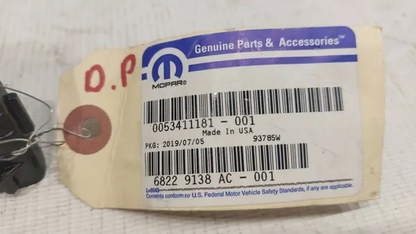 CHRYSLER PACIFICA 2016-2021 Puskimen Liuku Oikea OEM 68229138AA image 3