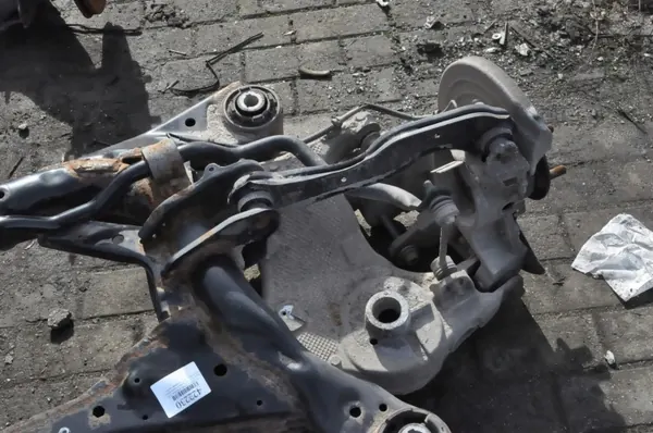 Jaguar F-Pace bakaxelbalk OEM 422230 image 6
