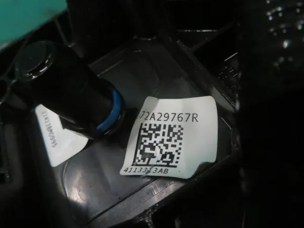 Réservoir AdBlue OEM 4113301AA pour Opel Vivaro Renault Trafic image 10