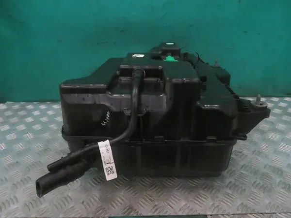 Réservoir AdBlue OEM 4113301AA pour Opel Vivaro Renault Trafic image 3
