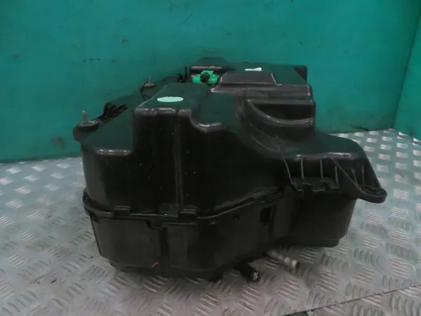 Réservoir AdBlue OEM 4113301AA pour Opel Vivaro Renault Trafic image 6