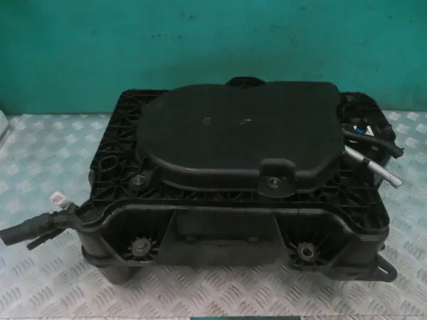 Réservoir AdBlue OEM 4113301AA pour Opel Vivaro Renault Trafic image 8