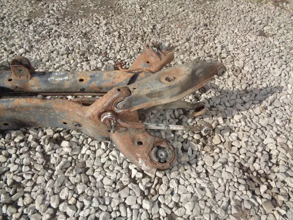 Viga suspensión trasera OEM P04766700AF Chrysler Pacifica image 5