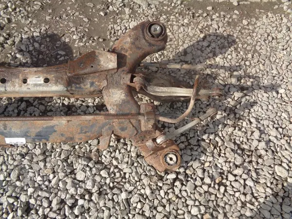 Viga suspensión trasera OEM P04766700AF Chrysler Pacifica image 7