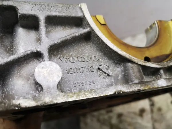 Volvo XC90 2005 Suporte de virabrequim image 2