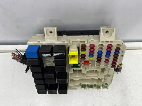 Caixa de Fusíveis Mitsubishi Colt Z30 Módulo BSI image 2