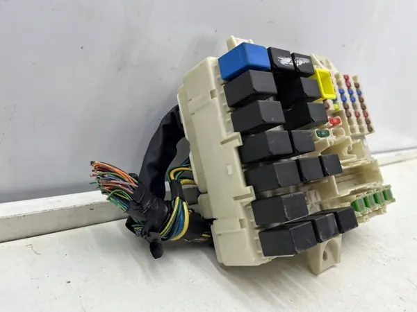 Caixa de Fusíveis Mitsubishi Colt Z30 Módulo BSI image 3