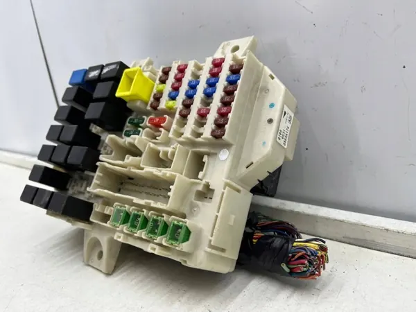 Caixa de Fusíveis Mitsubishi Colt Z30 Módulo BSI image 4