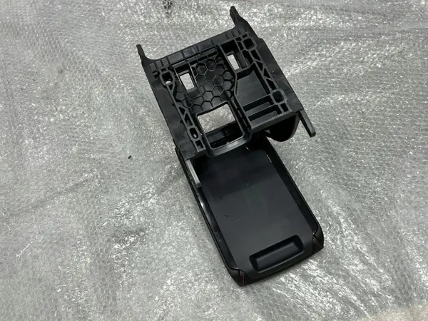 Skoda Octavia Mk3 konsol armstöd OEM 5E0864207E image 3