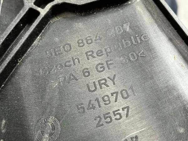 Skoda Octavia Mk3 konsol armstöd OEM 5E0864207E image 6