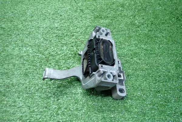 Moottorin tuki OEM 5Q0199262BE VW-ryhmälle image 3