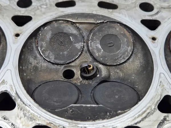 Cabeça de Cilindro FORD OEM RFDS7G 6090-EF Usada image 4