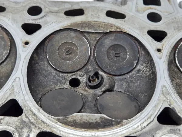 Cabeça de Cilindro FORD OEM RFDS7G 6090-EF Usada image 5
