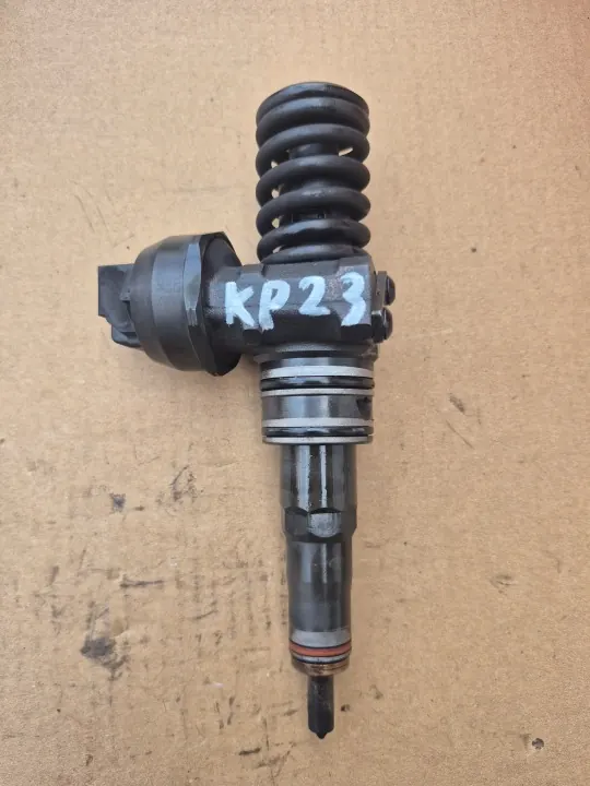 Injectiepomp VW Golf V 1.9 TDI OEM 038130073BN image 2