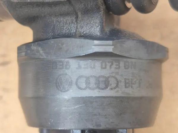 Injectiepomp VW Golf V 1.9 TDI OEM 038130073BN image 4