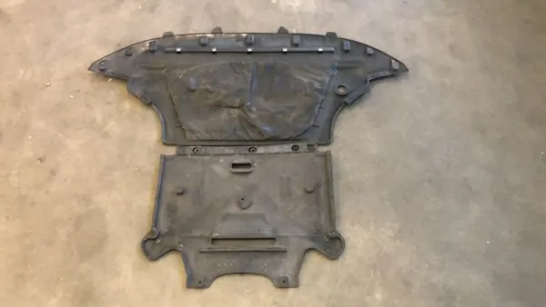 Protector de motor usado OEM 8R0863821C para VW Audi Q5 SQ5 image 2