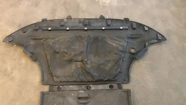 Protector de motor usado OEM 8R0863821C para VW Audi Q5 SQ5 image 3