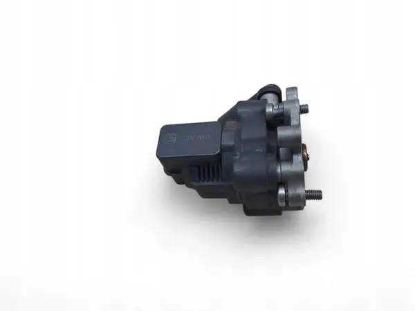 EGR-venttiili Audi A3 S3 8V 2015 OEM 06K131097L image 3