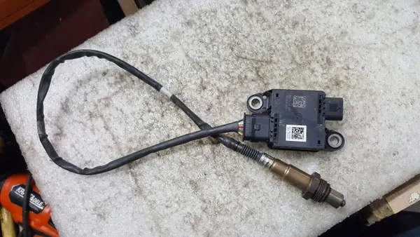 Sensor NOx OEM 05L906261H para Audi VW - Usado image 2