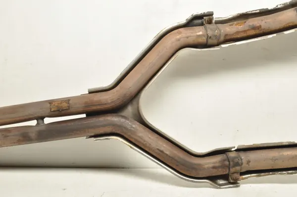 Aston Martin Vantage 4.7 V8 Vaimennin OEM 6G33-5220-BB image 3