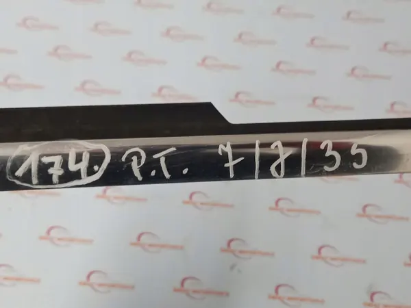 Mercedes W204 07r Oikea Taka Kromilista OEM image 3