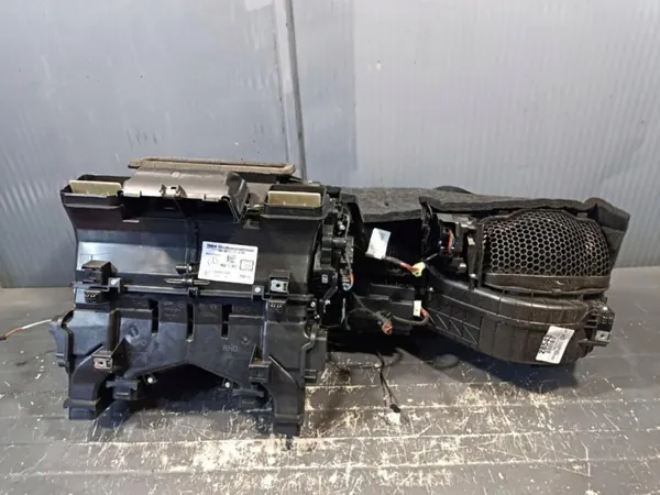 Mercedes-Benz W213 Verwarmingsblazer OEM Wrakowisko-28543- image 2