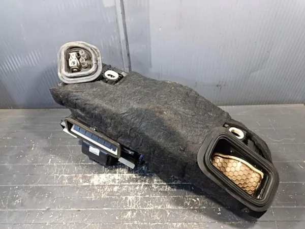 Mercedes-Benz W213 Verwarmingsblazer OEM Wrakowisko-28543- image 10