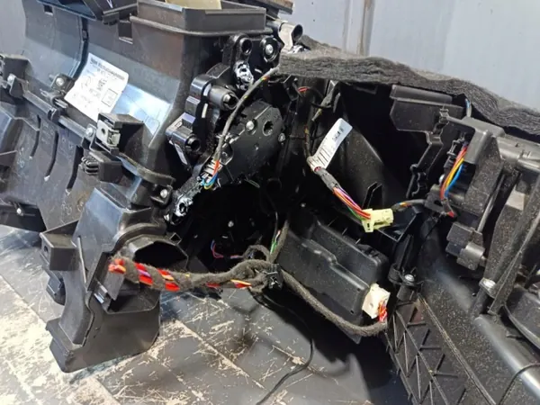 Mercedes-Benz W213 Verwarmingsblazer OEM Wrakowisko-28543- image 3
