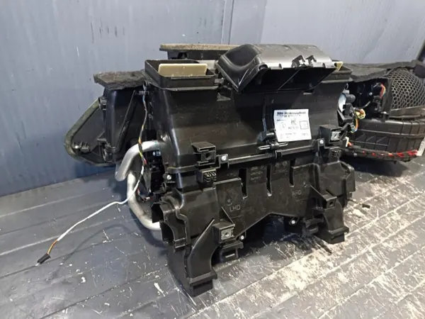 Mercedes-Benz W213 Verwarmingsblazer OEM Wrakowisko-28543- image 5