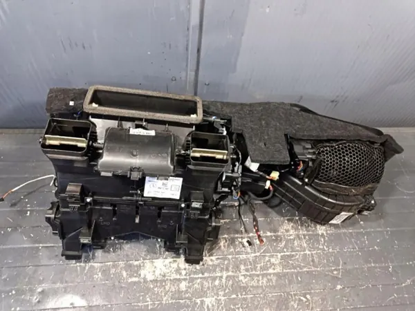 Mercedes-Benz W213 Verwarmingsblazer OEM Wrakowisko-28543- image 6