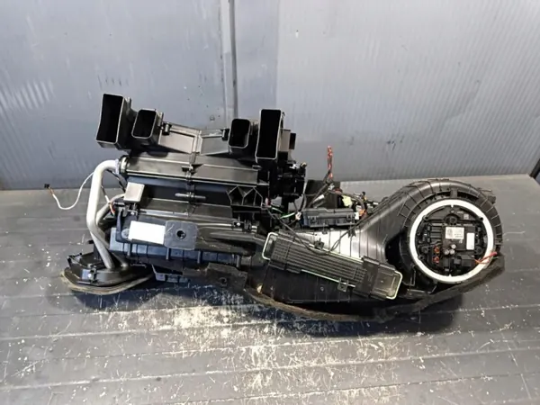 Mercedes-Benz W213 Verwarmingsblazer OEM Wrakowisko-28543- image 7