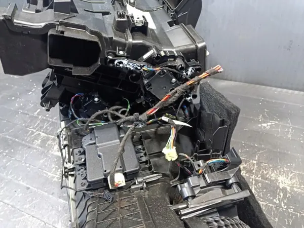 Mercedes-Benz W213 Verwarmingsblazer OEM Wrakowisko-28543- image 9