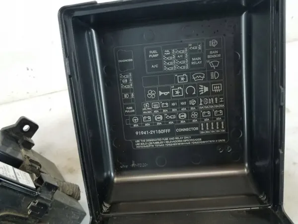 Säkringslåda OEM SKRZYNKA BEZPIECZNIKÓW HYUNDAI IX35 1.7 CRDI image 3
