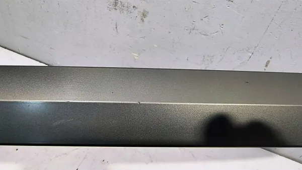 Achterklep Strip Land Rover L460 OEM M8E2404C42 image 4