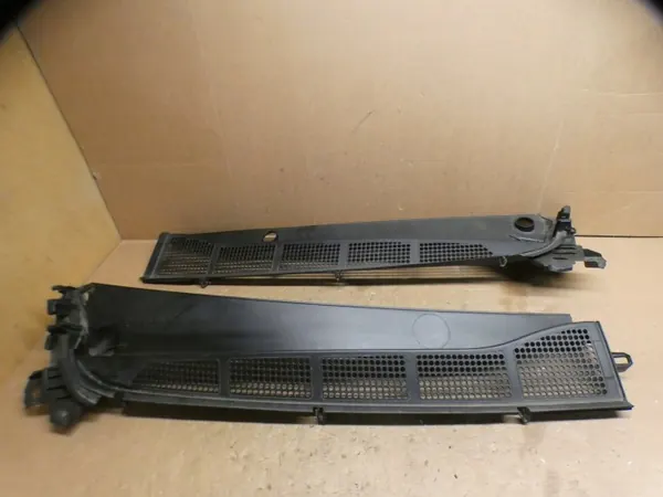 Tuulilasin tiiviste vasen/oikea OEM 9806194777/9808467277 image 2