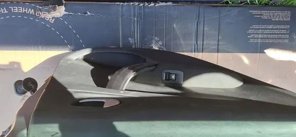 Peugeot 208 Vänster Bakdörr EZR image 3