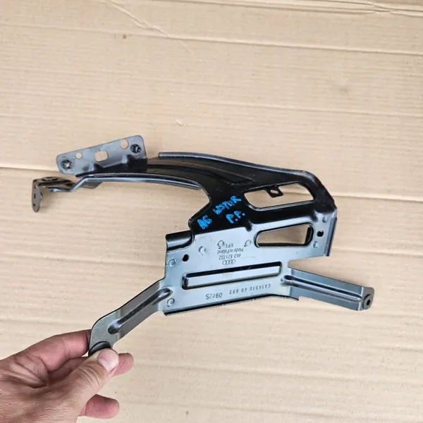 OEM 4K0821132 Fram höger stänkskärmsfäste för Audi A6 image 3