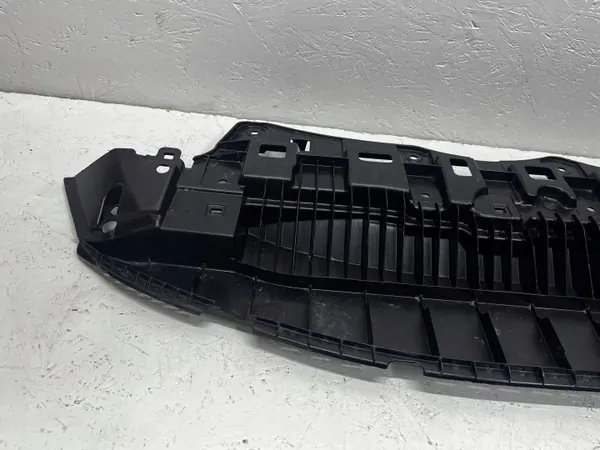 Toyota Yaris IV stötfångarsköld OEM 52618-0D180 image 7
