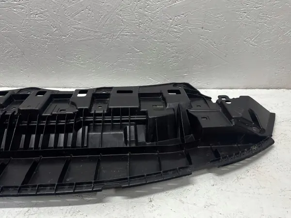 Toyota Yaris IV stötfångarsköld OEM 52618-0D180 image 9
