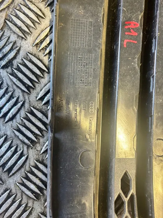 AUDI A1 8XA Rejilla de Parachoques Delantero Izquierdo 8XA807681B image 3