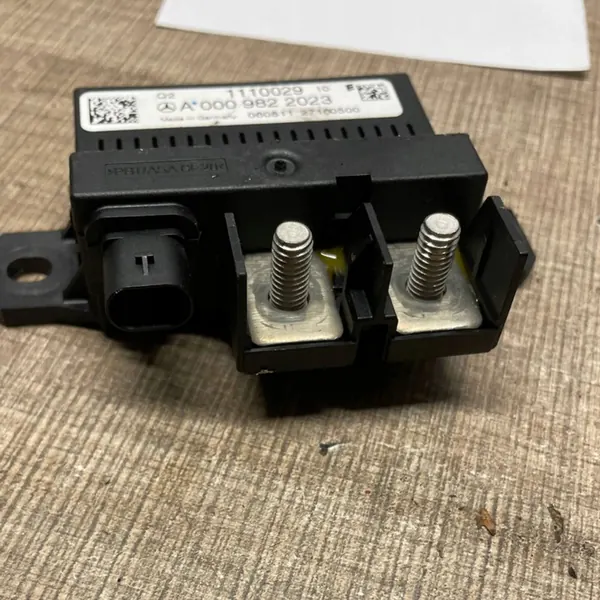 Latausrele Mercedes-Benz E W212 2012 A0009822023 image 2