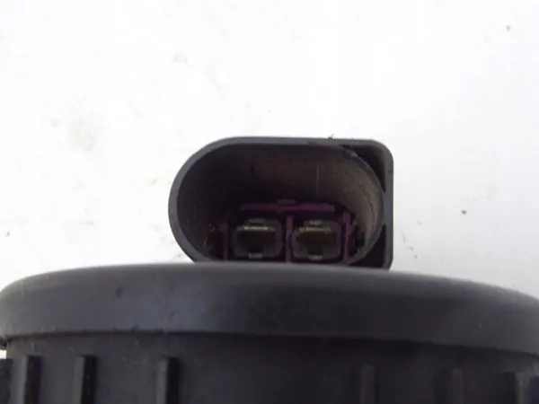 Bomba de aire secundario VW Golf IV OEM 06A131083B image 4