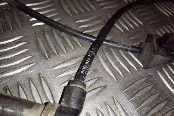 Sensor ABS traseiro esquerdo AUDI A4 8D0927807A image 2