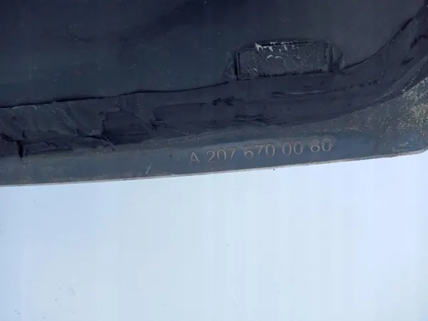 Mercedes-Benz Takalasit OEM A2076700080 C207-malliin image 4