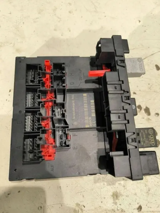Módulo Confort Audi A3 OEM 8P0907279 - Usado image 2