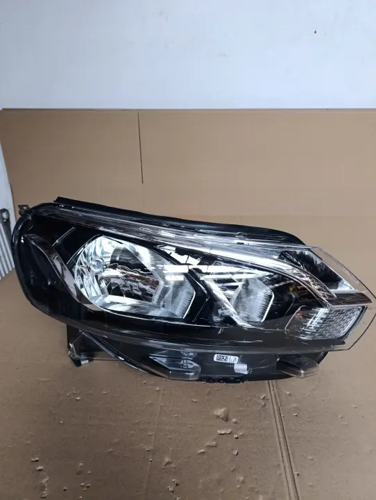 Phare droit OEM 709AQ8-BMJ8 pour Toyota Proace image 2