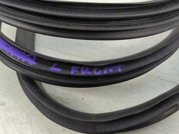 OEM 13282 framvänster dörrtätning för Renault Kangoo 3 image 3